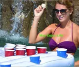 Продвижение на открытом воздухе плавание надувное пивное пивное напиток на ледяные ковша вечеринка плавающая плот -кровать фрукты Cola Ice Town