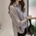 Mùa hè 2018 phiên bản Hàn Quốc mới của áo sơ mi sọc mỏng lỏng nữ tay áo bảy điểm áo sơ mi giản dị chạm đáy áo thủy triều sơ mi nữ Áo sơ mi