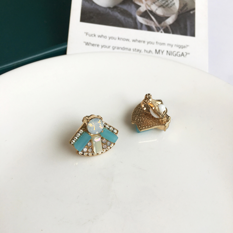 CyanSpecial Offer feedback temperament Spring and summer new pattern love Pearl Earrings Sweet Versatile Earrings Collection girl Ear Studs Ear clip