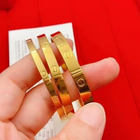 Новая симуляция и фальшивое золото вьетнамские песчаные торговые карты, круглое европейское браслет монеты Gold Fashion Simple Platform