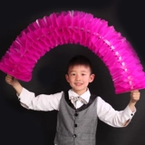 Изменить цветовое цветочное кольцо танцоры, держащие цветы с большой групповой гимнастикой