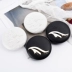 Thái Lan Mistine ceramic wing Powder biscuit Phấn phủ trang điểm che khuyết điểm làm trắng bền lâu kiềm dầu nền chống thấm nước chính hãng - Bột nén
