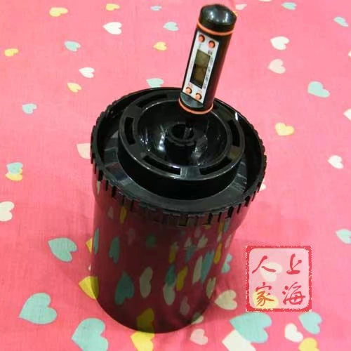 3 Короны хранят, продуманные теневые из нержавеющей стали.