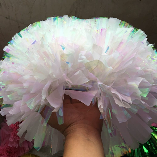 La La La La La La Lara Команда держит разноцветные цветочные школы бодибилдинговой балл.