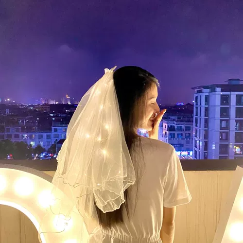 Интернет -знаменитости мелкие головы вуаль в завеса