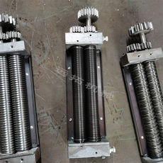 Переработке риса оборудование 带轴承压面刀切条刀 切粉皮刀切丝刀切块刀手工挂面刀 压面机刀头