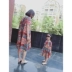 Cha mẹ và con ăn mặc 2018 mùa hè trẻ em mới của cầu vồng ngắn tay váy bé kỳ nghỉ gió sọc váy quần áo trẻ em