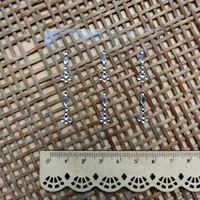 Серебряная вертикальная полоса