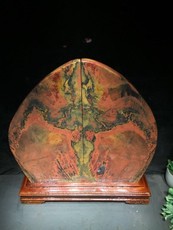 Ювелирные изделия и полуфабрикаты 《射日神弓》桂林鸡血玉图案对板摆件，48×2×55cm重26.5斤