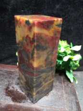 Ювелирные изделия и полуфабрикаты 桂林鸡血玉花红印章，4.3×4.3×13cm