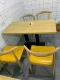Один стол, четыре бревна стула Желтые колодки