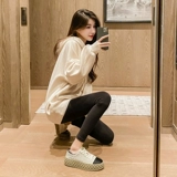 Белая обувь на платформе, универсальные дышащие спортивные тканевые кроссовки для отдыха, в стиле Шанель, 2023, осенняя, тренд сезона, из натуральной кожи