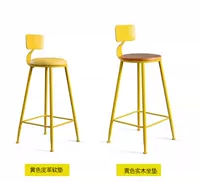Желтый стул