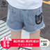 Quần short denim trẻ em mặc mèo đầu thêu mùa hè nóng quần ở trẻ em phần mỏng lỗ bông cô gái lỏng lẻo quần Quần jean