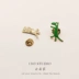 [Fly] Green Dinosaur Trâm hợp kim dễ thương Pin cổ áo Pin túi treo huy hiệu nữ sinh viên - Trâm cài
