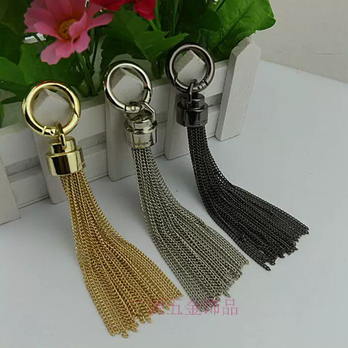Pack, metal bag accessory, pendant with tassels