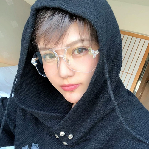 Прозрачные солнцезащитные очки подходит для мужчин и женщин, по фигуре, популярно в интернете