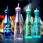 Nắp cốc đôi bằng tay Màu kẹo không thể làm vỡ chai nước soda cốc nước cầm tay Sáng tạo cốc nhựa trong suốt