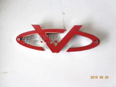 Флаг Chery Fengyun перед маркировкой и позади A3A5 Flag Cloud 3E5 Oriental Son Tiger Tiger Tiger Tiger Standar