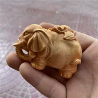 Клифф и кипарисовый деревянный резьба летучая мышь, детка, благоприятный лесной лесной