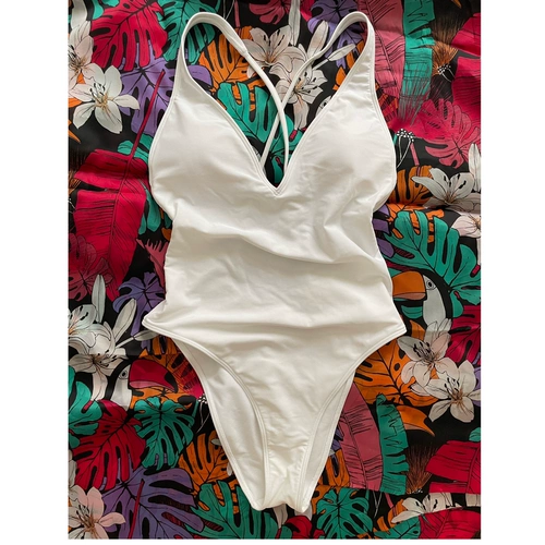 Американский AF против различных брендов купальных костюмов и купальников, свободно совпадает с купальниками