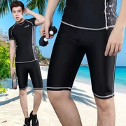 Áo tắm nam mùa xuân nóng bỏng quần bơi nam phù hợp với người lớn áo sơ mi ngắn tay cỡ lớn boxer quần bơi năm điểm - Nam bơi đầm
