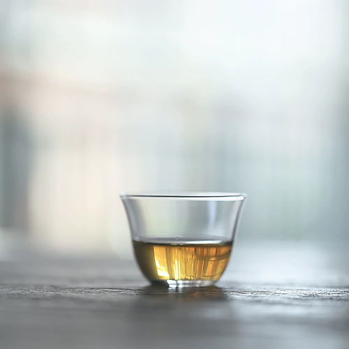 Руо Юн Ручная рука с легкой чайной чашкой с жаркой -устойчивая стеклянная чашка чистого ручной работы в японском стиле чашка кунг -фу чайная посуда