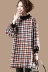 Đồng bằng gỗ tương phản màu kẻ sọc cộng với nhung váy nữ mùa thu mới lỏng Hàn Quốc phiên bản của nửa- cao cổ áo một từ váy nữ s9956