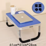 Стол на кровати, стол, напишите складной маленький стол, ученики средней школы средней школы студента колледжа учатся в общежитии.