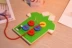 đồ chơi handmade bé phối hợp tay-mắt giáo dục vui vẻ cho trẻ em, tốt mặc động cơ đan may trên một trò chơi nút Đồ chơi bằng gỗ