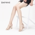 Giày cao gót mùa hè Daphne / Daphne đính cườm màu rắn đi lại thời trang dép da lộn nữ 1018303053 - Sandal