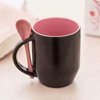 Черный внутри розового цвета, изменяющий чашку+ложка