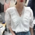Hoa hậu Hướng Dương 2020 Xuân Hè Hàn Quốc Dongdaemun mua sắm áo sơ mi cổ chữ V ren babara 6212 - Áo sơ mi dài tay