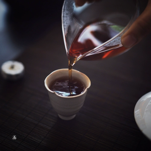 Palace Xiaoyu Tea Lao Tea Mini Brown Mountain Original Pu'er Office Office Portable Tea Бесплатная доставка