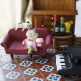 Ребенок использует диван Zakka Girl Heart Small Thing Mini Mini Stable Модель сцена с миниатюрной декоративной мебелью