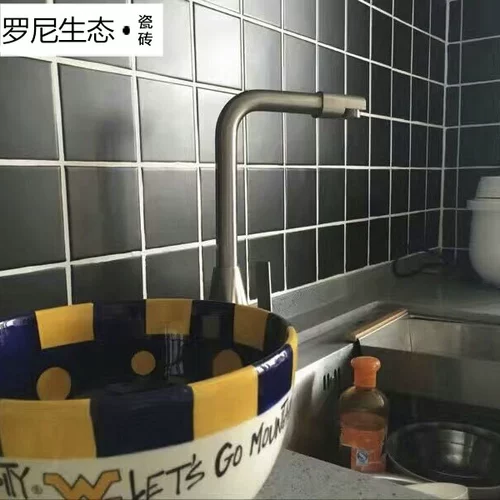 Туалетная плитка с северной нординой черно -белая кухня для ванной комнаты и настенная плитка для ванной плитки девять дворцов сетка