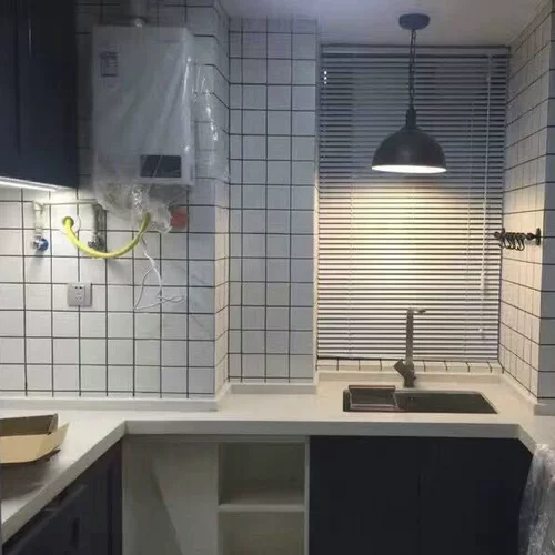 Туалетная плитка с северной нординой черно -белая кухня для ванной комнаты и настенная плитка для ванной плитки девять дворцов сетка