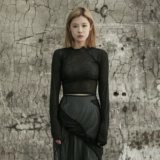 Simple Black 2024 Spring и осень постоянная девочка Slim Show Короткая корейская версия Long -sleeved T -Form