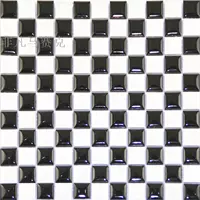 Маленькая квадратная черно -белая выпуктная поверхность