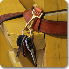 Брелок 真皮钥匙扣硬牛皮纯手工纯铜扣个性复古包邮植鞣革腰挂钩扣 Shi Pufang