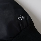 Calvin klein, демисезонный однотонный пуховик с молнией
