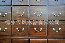 В аптечке 古典老榆木中药柜