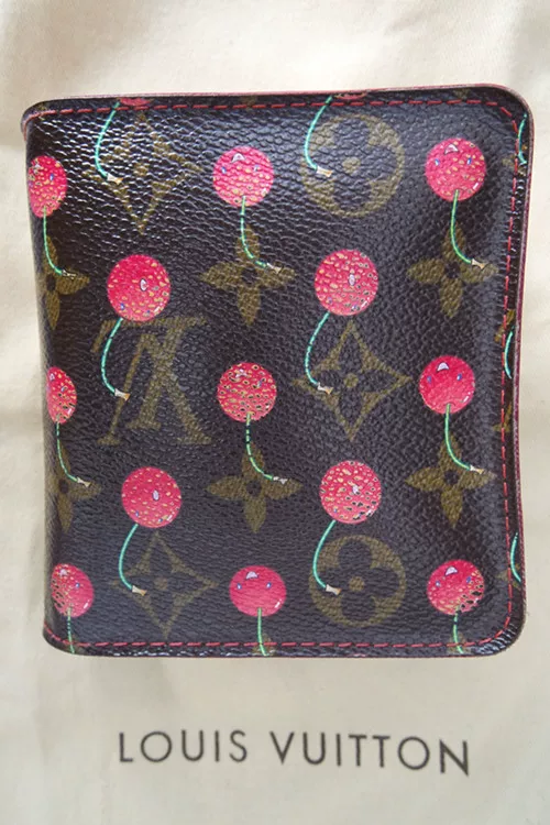 LV/ Louis Vuitton средний возраст винтажный подлинный выпущенный когда-то черешневый короткий бумажник с пятном