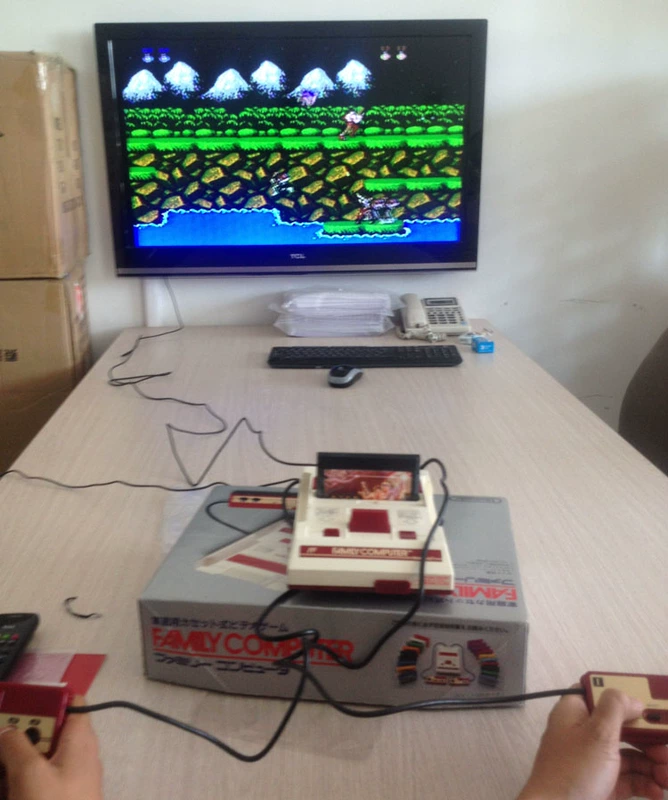 Nintendo Nintendo máy màu đỏ và trắng phiên bản tiếng Nhật của máy đỏ và máy chủ lưu trữ trò chơi FC Phần A GK003 - Kiểm soát trò chơi