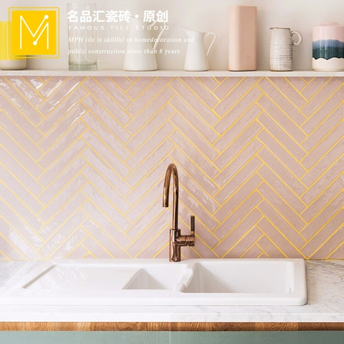 Знаменитый бирж с северным белым кирпич