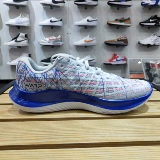 И подлинная мужская обувь UA Spring Lightweight Sneakers Dinkiting и устойчивые кроссовки 3025205 3026117