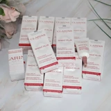 Clarins, прозрачная эссенция, осветляющая увлажняющая сыворотка для подчеркивания естественного сияния кожи, 4 штуки, 7 мл, пробник