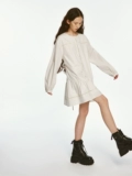 Ранние утренние девушки суетились на 24ss