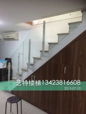 Балясины 简约款玻璃栏杆 万科第五园 实景 深圳专业楼梯制作