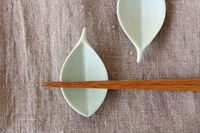 Домашнее место для оправочных палочек для керамики листьев Baishan можно использовать в качестве небольшого диска соуса с диск -диск Yuki Grocery